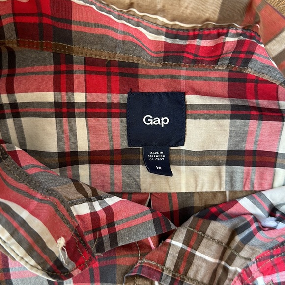 Gap button up shirt. Mens M. EUC. - Picture 3 of 3